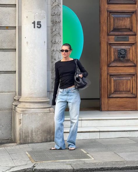 4 Simple Outfits That Look Chic Worn with Black Flip-Flops | Who What Wear UK Black Flip Flops Outfit, Jeans And Flip Flops Outfit, Flip Flop Outfits, Flip Flops Outfit, Flops Outfit, Sydney Style, Zara Sandals, Parisian Lifestyle, Runway Outfits