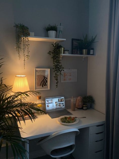 Aesthetic Clean Bedroom Ideas, Desk Against Wall Decor, Book Room Ideas Aesthetic, Bedroom Desk Decor Aesthetic, Shelves On Top Of Desk, Shelf Decor Desk, Minimalist Comfort Room, Above Desk Ideas, Desk Inspiration Bedroom