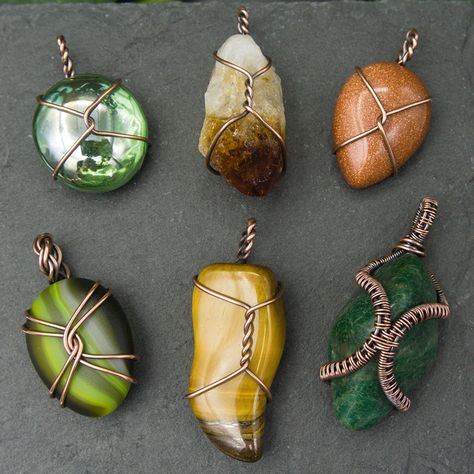 Wire Around Crystal, Diy Stone Necklace Wire, Polished Stone Jewelry, Wire Wrapped Pendant Diy, How To Wire Wrap A Pendant, Wire Wrapping A Stone, Wire Jewelry With Stones, Stone Wire Jewelry, Wire Wrap Rocks