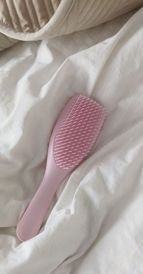 brush - hairbrush - emergency kit - back to school - back to school gifts - bts - bts gifts - gift for women and girls - amazon - amazon musthaves - best seller amazon - pink - self care - hair care - curly hair - straight hair - hair - silky hair - best hair brush Wet Brush Aesthetic, Pink Tangle Teezer, Tangle Teezer Brush Aesthetic, Tangle Teezer Aesthetic, Aesthetic Hair Brush, Hair Brush Aesthetic, Tangle Teezer Brush, Pink Hair Brush, Best Hair Brush