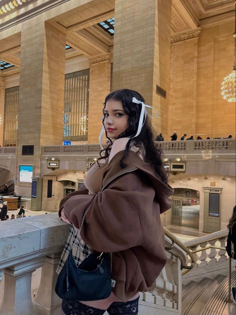 Grand Central Station Aesthetic, Grand Central Station Photoshoot, Outfit Inspo Aesthetic Winter, Grand Central Station New York, Gossip Girl Outfit, Central Station New York, Aesthetic Winter Outfit, Outfit Inspo Aesthetic, Gossip Girl Outfits