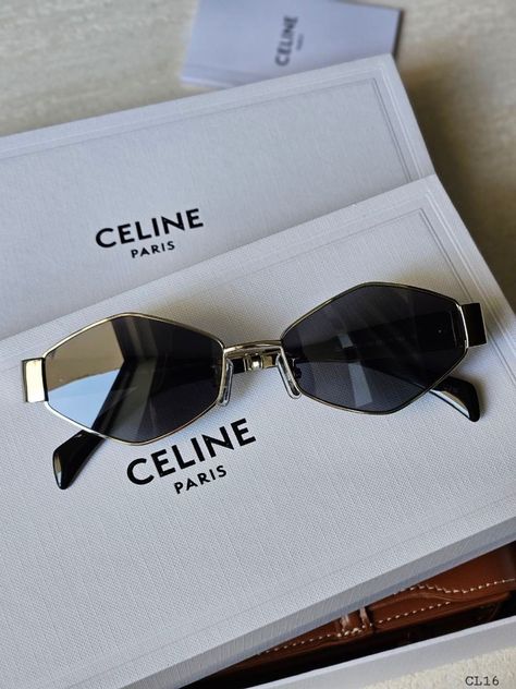 Classy Sunglasses Women, Dani California, Aesthetic Sunglasses, Pretty Sunglasses, Classy Glasses, Fancy Glasses, Yeezy Boots, Glasses Trends, Funky Glasses