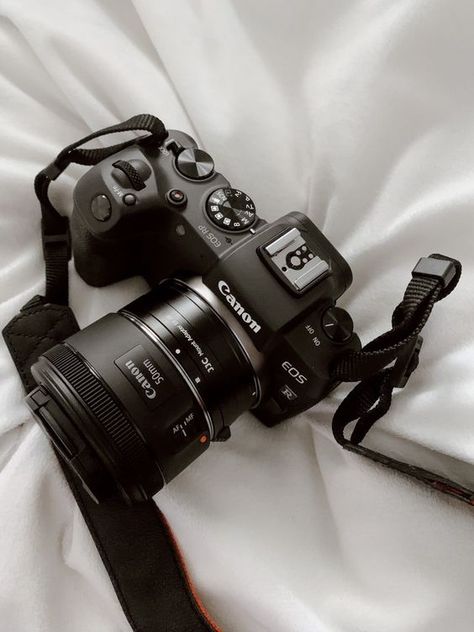 White Canon Camera, Hobbies To Try At Home, Fun Hobbies To Try, Fun Hobbies For Women, Vlogging Aesthetic, Bored Women, Clean Photography, Canon Eos Rp, Vlog Camera