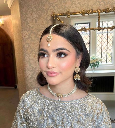 Shaadi Makeup, Desi Bridal Makeup, Pakistani Makeup Looks, Mehndi Makeup, Pakistani Makeup, Good Makeup, Makeup Skills, Indian Wedding Makeup, Indian Bride Makeup