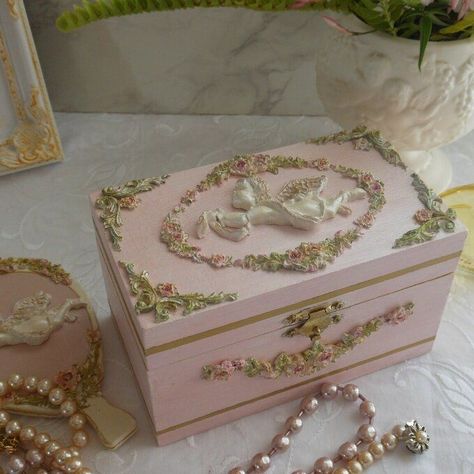 Jewelry Box Design, Jewelry Box Diy, Girly Room, Dream Room Inspiration, Cute Room Decor, Vintage Box, Hand Painting, Memory Box, Jewelry Holder