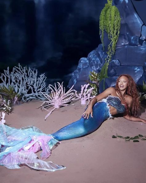 Darling It's Better Down Where It's Wetter! 🌊🐚🐠 @ceciliacordoba3 as 2023 Ariel Wigs by @davidcordovasantillan Tops by @my.lady.cositas Tails by @israelzepedamx Set by @israzepeeda, @rikimegas &@juanpablo.santoyo Photographed by @rubendeleonhdz Make-Up by @davidromancaracterizacion #TheLittleMermaid #LittleMermaid #Ariel #HalleBailey #UnderTheSea #PartOfYourWorld #KissTheGirl #Eric #Ursula #Flounder #Sebastian #DisneyPrincess #Princess #WaltDisney #Disney #DisneyPrincessCosplay #DisneyCo... Ariel Wig, Disney Princess Cosplay, Ariel Cosplay, Pretty Mermaids, Mermaid Under The Sea, Real Mermaids, Mermaid Pictures, Mermaid Aesthetic, Halle Bailey