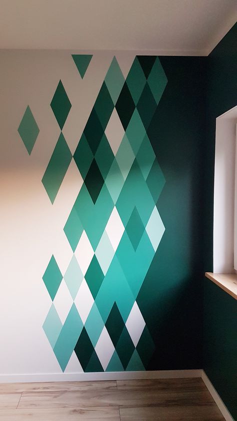 3 Color Wall Paint Ideas Bedroom, Green Wall Design Paint, Green Colour Interior Design, Green Paint Ideas For Walls, Green Paint Wall Design, Black White Green Painting, Geometric Wall Ideas, Geometrical Wall Design, Dark Wall Painting Ideas