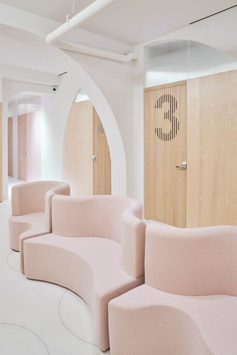 A pale pink sofa snakes through this members-only spa in Manhattan's West Village by architecture studio Büro Koray Duman. Future Workplace, Community Pharmacy, Float Spa, Nyc Office, Long Term Care Facilities, Brow Studio, Marble Desk, Spa Rooms, Pink Gym