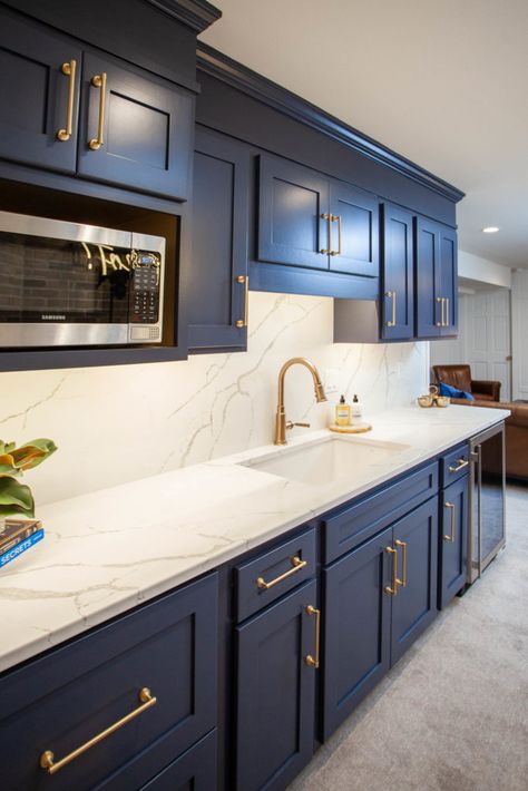 Navy Blue Kitchen Cabinets, Dark Blue Kitchens, Blue Kitchen Designs, Navy Blue Kitchen, Garage Kitchen, Blue Kitchen Cabinets, Kitchen Remodel Inspiration, Kitchen Design Plans, Blue Cabinets