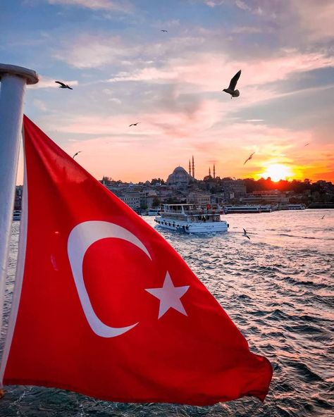 Istanbul Turkey Photography, Turkey Flag, Mao Zedong, Decent Wallpapers, Turkish Flag, Country Photography, Istanbul Photography, Turkey Photos, Turkish Tile