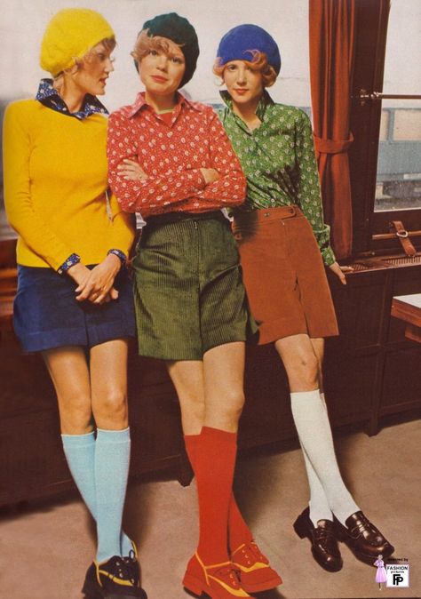 Groovy 70's -Colorful photoshoots of the 1970s Fashion and Style Trends - The Vintage News Late 50s Fashion, 70s Modern Fashion, Modern 70s Fashion, 1972 Fashion, 70s Fashion Magazine, Colorful Photoshoot, Decades Fashion, Mode Editorials, Fashion 1970s