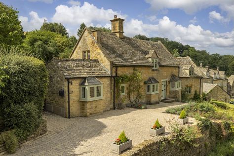 Uk Cottage, Cotswold House, Country Living Uk, Cotswold Cottage, Cotswolds Cottage, Village Ideas, Stone Cottages, Inglenook Fireplace, Shaker Style Kitchens