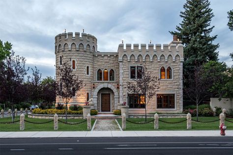 Built in 2010, it is strictly of the contemporary age, but its stone work, turret, and battlements are taken straight from the Middle Ages. Tiny Castle, Castle House Plans, Castle House Design, Castle Plans, Modern Castle, Small Castles, Castle Home, Warm Springs, Casas Coloniales