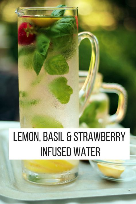 Basil Strawberry, Strawberry Infused Water, Fruit Infused Water Recipes, Detox Waters, Flavored Water Recipes, Belly Detox, Drink Recipes Nonalcoholic, Infused Water Recipes, Fruit Infused Water