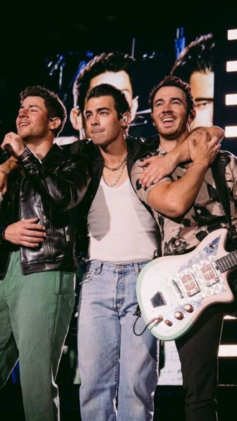 Jonas Brother, Divorced Parents, Concert Aesthetic, Joe Jonas, Nick Jonas, Jonas Brothers, Concert Posters, Celebrity Pictures, Celebrities Male