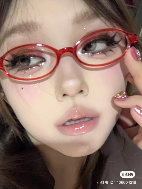 Douyin Makeup With Glasses, Douyin Glasses Makeup, Puppy Beauty Face, Y2k Makeup Looks, Makeup Y2k, C Beauty, Festival Make Up, Y2k Makeup, Douyin Makeup