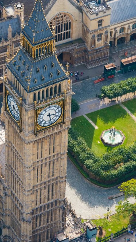 London is laced with history dating back to Roman times and is ripe with iconic landmarks to explore from the House of Parliament and Big Ben clocktower to the London Eye wheel and plentiful museums. 📷 Gray Malin Uk Landmarks, London Sites, Europe Building, Uk Tourist Attractions, Houses Of Parliament London, Uk Culture, Pub Grub, London Gallery, London Dreams