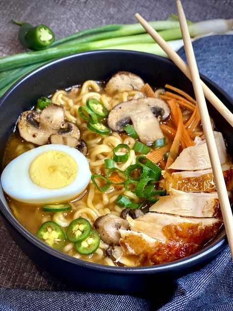 Rotisserie Chicken Ramen, Homemade Chicken Ramen, Chicken Ramen Noodle Recipes, Pho Soup Recipe, Ramen Soup Recipes, Chicken Ramen Recipe, Rotisserie Chicken Soup, Ramen Dinner, Japanese Ramen Noodle Recipes