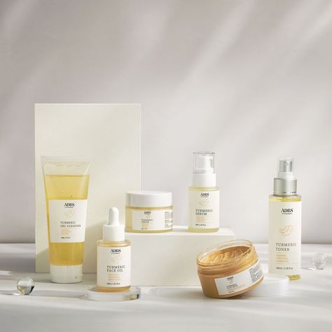 Turmeric Skincare Kit Includes cleanser, clay mask, toner, serum, facial oil, and cream. Help for anti-aging, and skin lightening. #turmeric #turmericserum #facialoil #claymask #cleanser Toner Photography, Serum Photography, Group Shoot, Skincare Kit, Serum Facial, Campaign Shoot, Products Packaging, 3d Ideas, Digital Sculpting