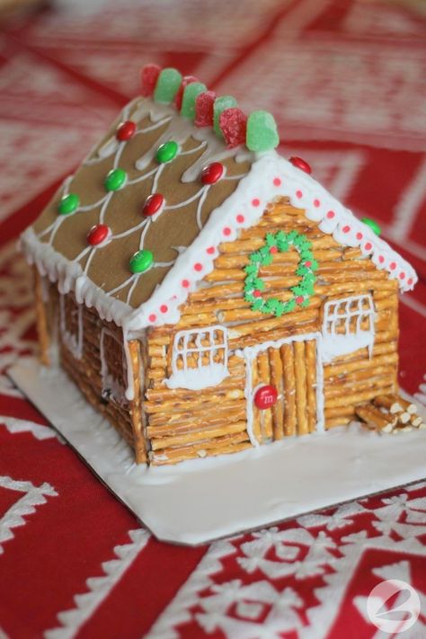 Log Cabin Gingerbread House Log Cabin Gingerbread House, Cabin Gingerbread House, Chocolate Pretzels Recipe, Treats Business, Chocolate Covered Pretzels Recipe, Easy Gingerbread House, Homemade Gingerbread House, Gingerbread House Ideas, White Chocolate Covered Pretzels