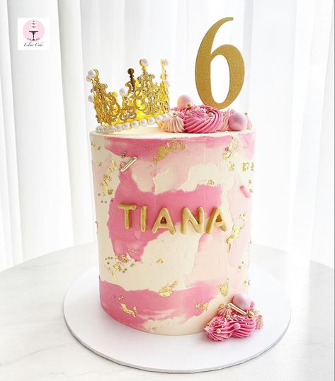 Princess Drip Cake, Girly Birthday Cakes For Kids, Cake For Princess, Girly Birthday Cakes, 6th Birthday Cakes, Girly Cakes, Sprinkle Cake, Princess Tiana, Gold Cake