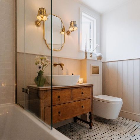 Small Bathroom With Fireplace, Small Historic Bathroom Remodel, Bathroom Modern Vintage, Small Renovated Bathroom, Mcm Spanish Home, Old House Bathroom Ideas, Antique Inspired Bathroom, Clay Bathroom Tiles, Neutral Bathroom Wall Colors