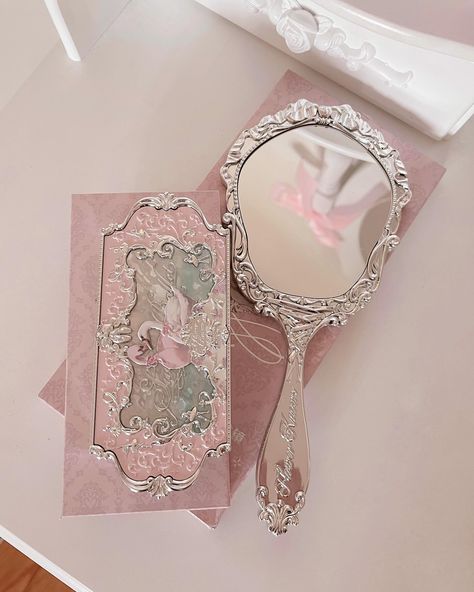 flower knows swan palette and mirror 🪞🦢🩰🩶 #pinkfillerphotos #pinkaesthetic #pinkswan Flower Knows Mirror, Flower Knows Aesthetic, Pink To Do List, Light Pink Christmas, Princess Core Aesthetic, Pink Cute Aesthetic, Flower Knows Makeup, Pink Princess Aesthetic, Pretty Mirror