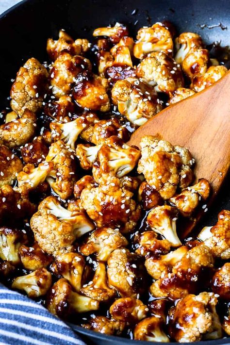 Sesame Cauliflower Recipes, Cauliflower Recipes Stir Fry, Asian Inspired Vegan Meals, Cauliflower Stovetop Recipes, Asian Roasted Cauliflower, Asian Coliflower Recipes, Asian Style Cauliflower, Cauliflower Recipes Asian, Cauliflower Stir Fry Recipes