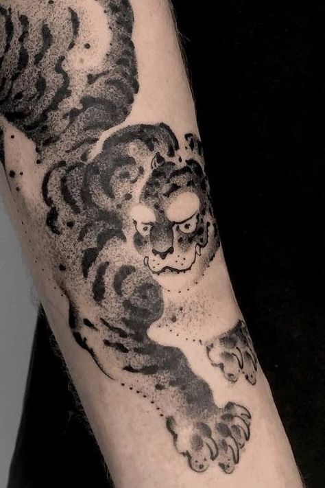 Blackwork Japanese tattoo, tiger tattoo aesthetic, tattoo art ideas on arm, Asian tattoo design idea Japanese Tattoo Tiger, Blackwork Japanese Tattoo, Arm Tattoos Japanese, Tattoo Art Ideas, Tattoo Western, Japanese Tiger Tattoo, Tattoo Japanese Style, Tattoo Tiger, Los Angeles Tattoo