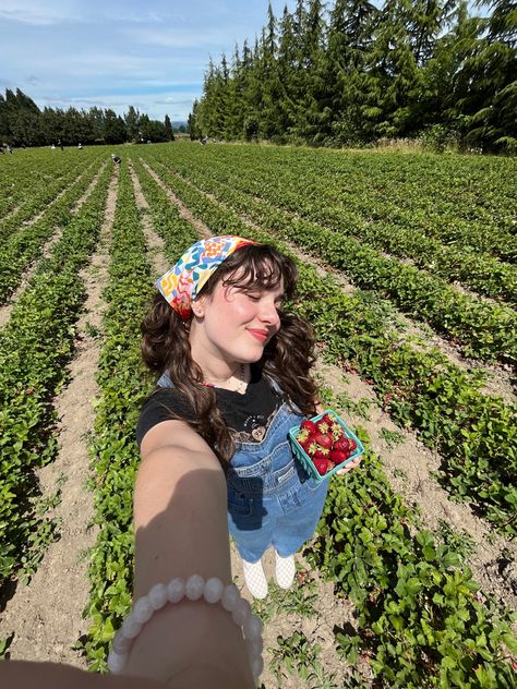 #summer #activities #fashion #ootd #outfits #overalls #headscarf #curlyhair #wavyhair #brunette #hairstyles #strawberry #fields #sufjanstevenssummer #aesthetic #fyp 0.5 #picture #inspiration #pnw #oregon Picking Strawberries Outfit, Strawberry Patch Outfit Ideas, Strawberry Patch Photoshoot, Flower Field Outfit Ideas, Strawberry Farm Outfit, Strawberry Fields Aesthetic, Berry Picking Aesthetic, Berry Picking Outfit, Strawberry Picking Photography