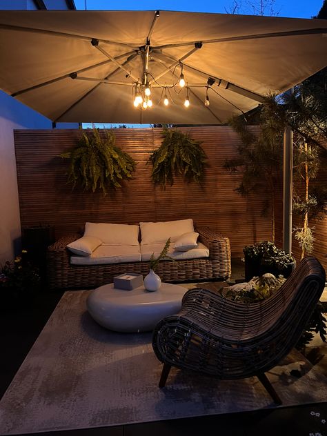 Back Patio Ideas Townhouse, Townhome Balcony Ideas, Small Townhome Patio Ideas, Small Backyard Ideas Townhouse, Townhome Backyard Ideas Townhouse Patio, Small Rooftop Design, Backyard Patio Designs With Grill, Small Patio Decorating Ideas Townhouse, Small Rooftop Terrace Design