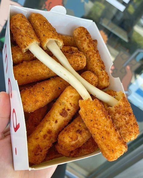 Food Babe, Cheese Sticks, Food Therapy, Yummy Comfort Food, Think Food, Sweet Snacks Recipes, Snap Food, Fried Food, Food Obsession