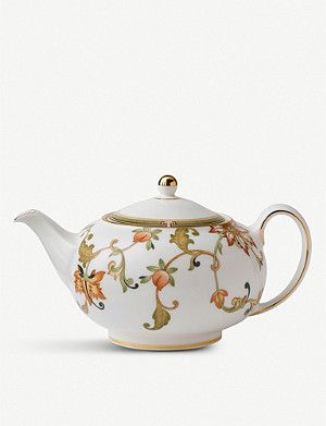 WEDGWOOD Oberon fine bone china teapot Tea Magic, Bone China Teapots, Wedgwood Pottery, Pottery Design, Rose Tea Cup, Boy Haircuts, China Teapot, Bone China Tea Cups, Vintage Teacups