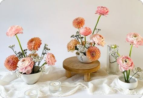 Small Centrepiece, Mini Arrangements, Long Table Centerpieces, Ranunculus Arrangement, Bud Vases Wedding, Lots Of Candles, Dahlias Wedding, Paris Italy, Ikebana Arrangements