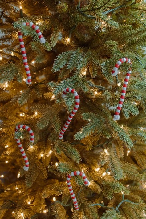 Candy Canes Christmas Tree, Candy Canes On Christmas Tree, Candy Cane Christmas Aesthetic, Candy Cane Diy Decorations, Candy Canes Aesthetic, Christmas Aesthetic Candy Cane, Candy Cane Aesthetic, Candy Cain Christmas Tree Topper, Vintage Candy Cane Decorations