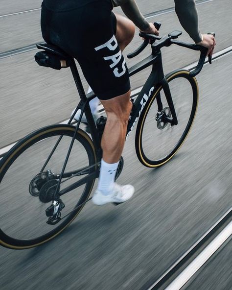 Road Bike Cycling Aesthetic, Road Cycling Aesthetic, Road Bike Aesthetic, Cyclist Aesthetic, Race Bike Cycling, Cyclist Photography, Cycle Aesthetic, Cycling Aesthetic, Urban Bike Style