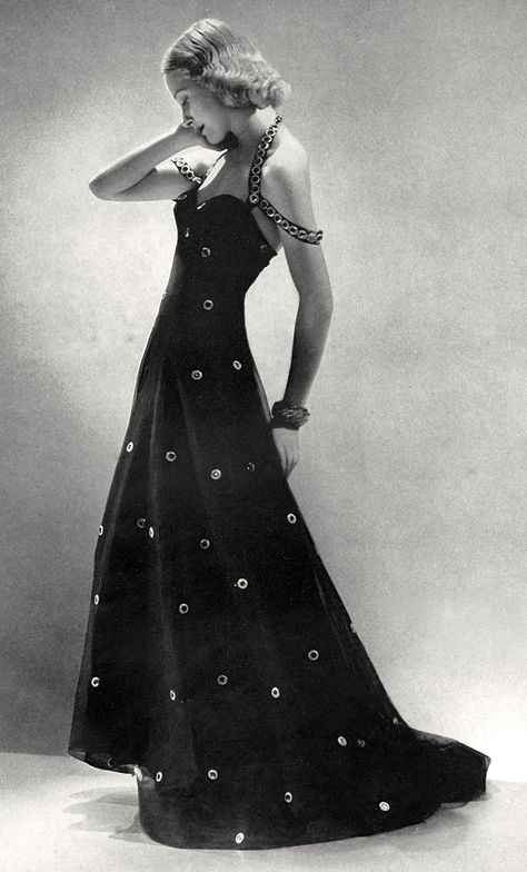 1930s Fashion Modern, 1930s Fashion Black Women, 30s Photography, Woman Scorned, Vintage Fashion 1930s, Award Show Dresses, Rich Clothes, Black Ball Gown, Formal Evening Wear