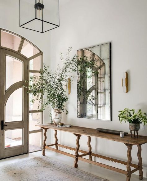 Long Foyer Ideas Entryway, Large Foyer Ideas Entryway, Modern Mediterranean Farmhouse, Transitional Entry, Entryway Inspo, Foyer Ideas Entryway, Beautiful Entryways, Modern Entry, Timeless Interior