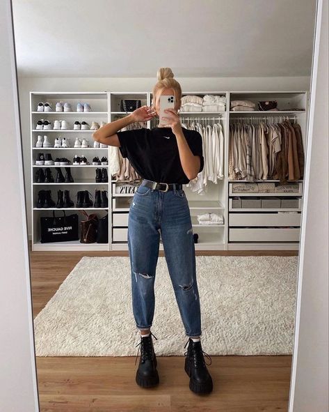 Jeans Pants Women, Harem Jeans, Carrot Pants, Jean Straight, Blue Trousers, Trouser Style, Todays Outfit, Short En Jean, Edgy Outfits