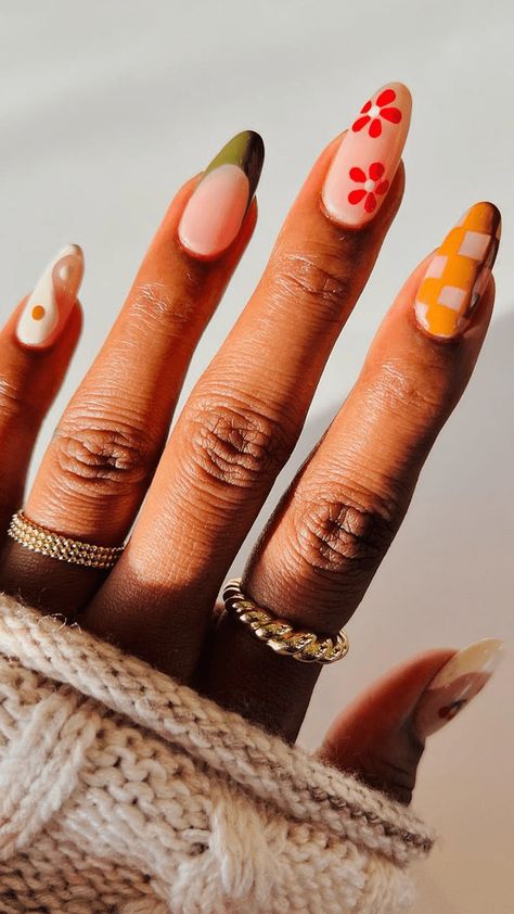 Nail Ideas For September, 70s Inspired Nails, Nails And Rings, Fall Nails Ideas, Checkered Nails, Velvet Nails, September Nails, Smink Inspiration, Floral Nail Designs