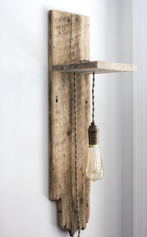 Wall Lamps Diy, Wood Plank Walls, Diy Light Fixtures, Diy Barn, Diy Lampe, Home Simple, Plank Walls, Barn Board, Simple Home