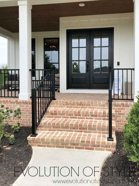 Back Porch Railing Ideas Farmhouse, Brick Steps Front Porch Farmhouse, Brick Steps Front Porch Entrance, Front Porch Railing Ideas, Front Porch Stairs, Front Porch Remodel, Modern Farmhouse Porch, Porch Railing Designs, Modern Front Porches