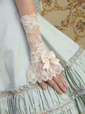 Love Manset Lengan, 일본 패션, Wedding Gloves, Lace Cuffs, Lace Gloves, Skirt Maxi, Pearl And Lace, Linens And Lace, Lolita Fashion