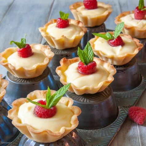 Finger Deserts Parties, Tart Fillings Ideas, Tart Filling Ideas, Mini Lemon Desserts, Tartes Recipes, Mini Tarts Dessert, Lemon Desserts Recipes, Dessert Tarts Mini, Fruit Tart Filling