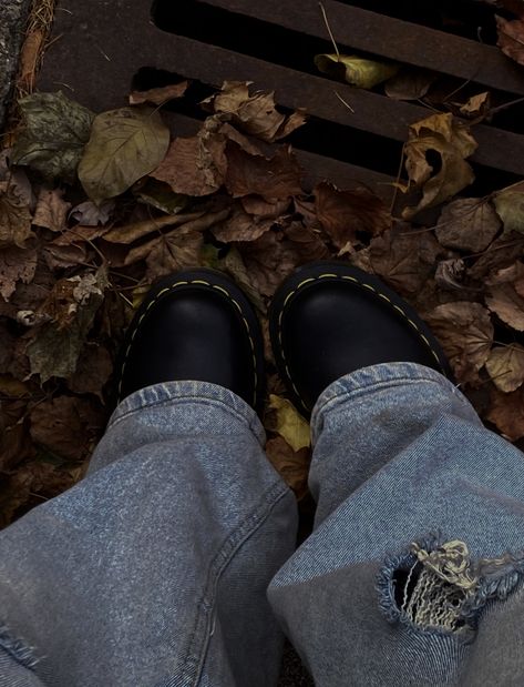 Fall Indie Aesthetic, Doc Marten Aesthetics, Indie Dark Aesthetic, Dark Fall Aesthetic Outfits, Doc Marten Aesthetic, Grunge Fall Aesthetic, Aesthetic Outfits Jeans, Dark Indie Aesthetic, Doc Aesthetic