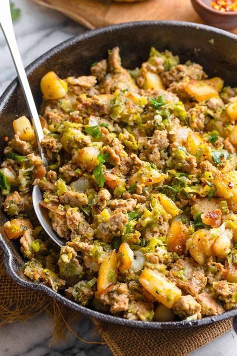 Turkey Egg Recipes, Ground Turkey Hash, Ground Turkey Breakfast, Turkey Hash Recipe, Sautéed Leeks, Turkey Hash, Seasoned Turkey, Turkey Mince Recipes, Pan Fried Potatoes