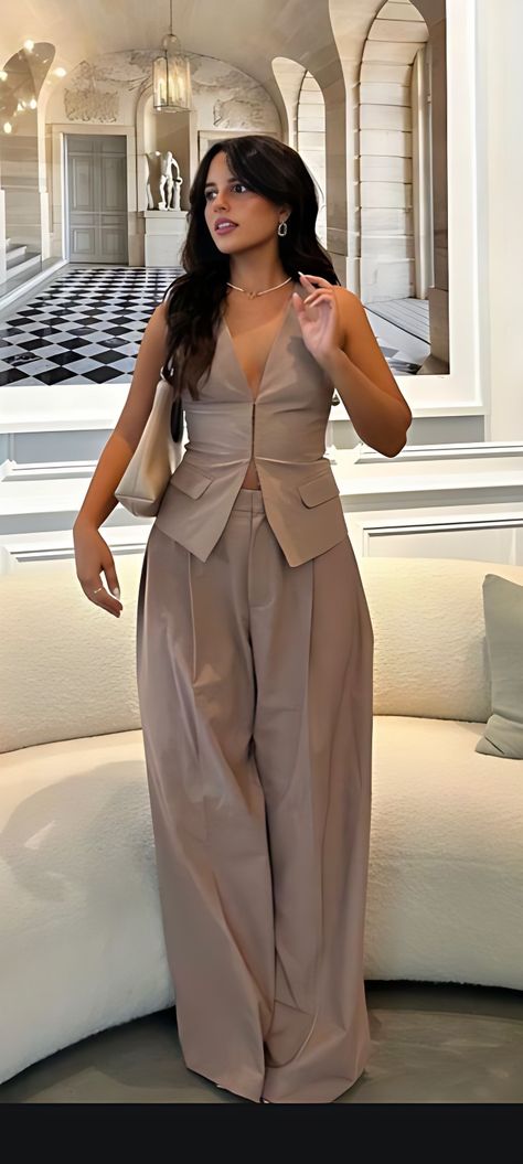 Monochromatic Color Outfit, Elegant Classy Feminine Outfits, Vineyard Aesthetic Outfits, Classy Pantsuits For Women, Nude Outfits For Black Women, Silk Two Piece Outfit, Classy Feminine Outfits, Buisness Attire, Wide Leg Trousers Outfit