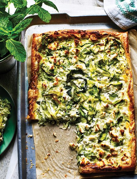 Behold, our summery courgette, feta and mint tart. Have a slice on us Tart Recipe, Quiche Recipes, Snacks Für Party, Veg Recipes, Tart Recipes, Veggie Dishes, Meat Free, Greek Recipes, Vegetable Dishes