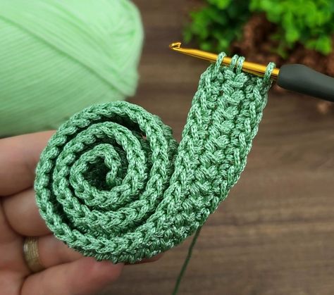 Crochet Closure Ideas, Crochet Purse Straps Ideas, Small Crocheted Gifts, Crochet Handles For Bags Free Pattern, Bag Handle Crochet, Crochet Bag Handles Free Pattern, Crochet Handles For Bags, Crochet Straps For Bags, Crochet Purse Strap