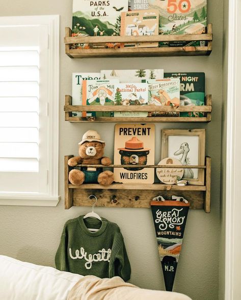 The cutest baby boy nursery I ever did see! 💚⛰️🍄‍🟫🏕️🐻 and it feels so special to see a custom Nellie’s Knit displayed as part of the decor🥺🥹😍 Thank you for sharing @courtniejunio and congratulations on your baby boy!😘 Styling Nursery Bookshelves, Books In Nursery Ideas, Wildlife Themed Nursery, Natural Wood Nursery Decor, Winnie The Pop Nursery, Baby Boy Simple Nursery, Boy Nursery Bookshelf Ideas, Nursery National Park Theme, Boy Nursery Shelves